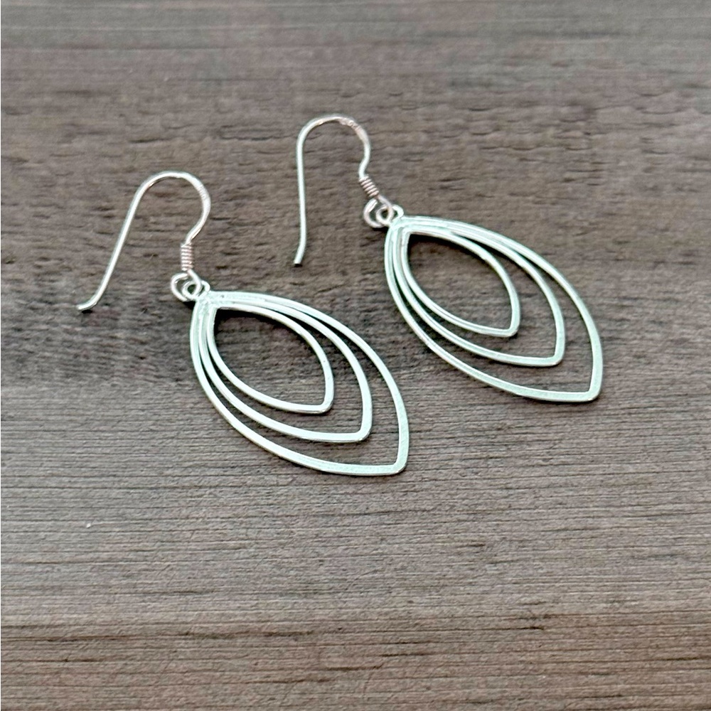 925 Sterling Silver Oval Dangle Earrings! NEW!